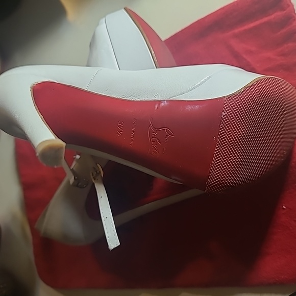 Christian Louboutin - Picture 7 of 10